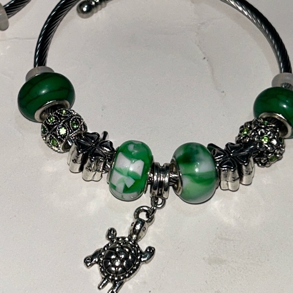 Chic Silver and Green Beaded Bracelet Set - Picture 2 of 3